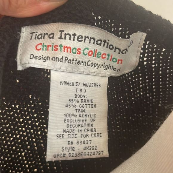Vintage Tiara International Christmas Sweater 🎁 - Picture 5 of 8